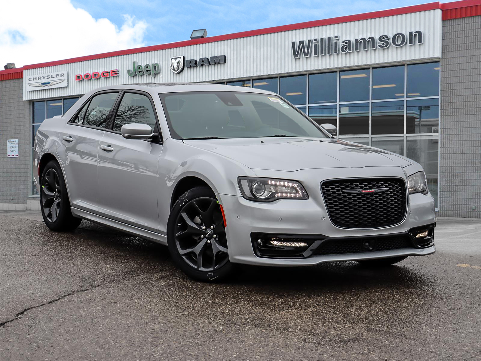 2023 Chrysler 300 in Uxbridge, Ontario, 60,385